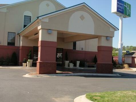 Holiday Inn Express Trussville - Photo2