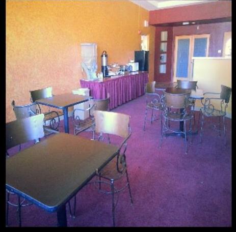 Fortuna Inn and Suites - Photo2