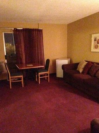 Fortuna Inn and Suites - Photo3