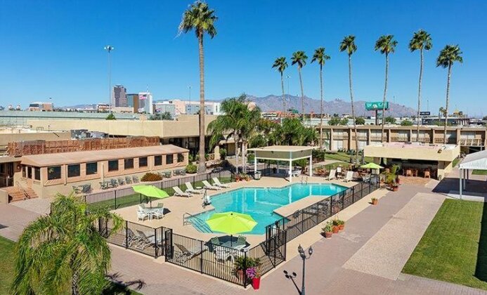 Ramada by Wyndham Tucson Hotel - Photo2
