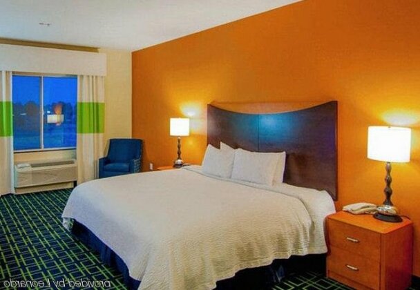 Fairfield Inn & Suites by Marriott Visalia Tulare - Photo3