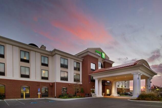 Holiday Inn Express Hotel & Suites Tullahoma - Photo2