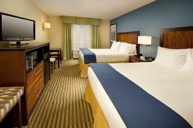 Holiday Inn Express Hotel & Suites Tullahoma - Photo4