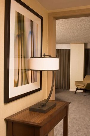 DoubleTree by Hilton Tulsa at Warren Place - Photo4