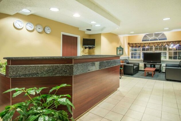 Microtel Inn & Suites by Wyndham Tulsa East - Photo3