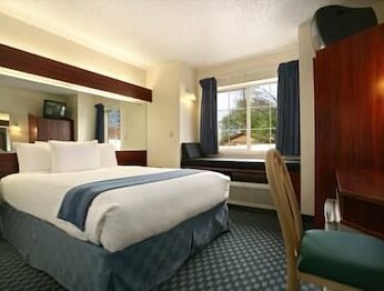 Microtel Inn & Suites by Wyndham Tulsa East - Photo4