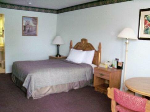 Tulsa Inn & Suites - Photo2