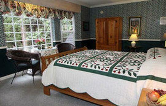 McCaffrey House Bed and Breakfast Inn - Photo4
