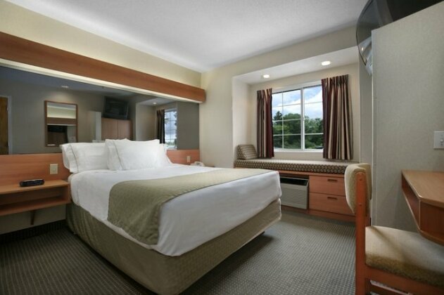 Microtel Inn & Suites by Wyndham Uncasville - Photo3