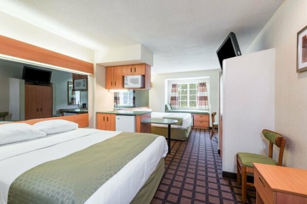 Microtel Inn & Suites by Wyndham Uncasville - Photo4