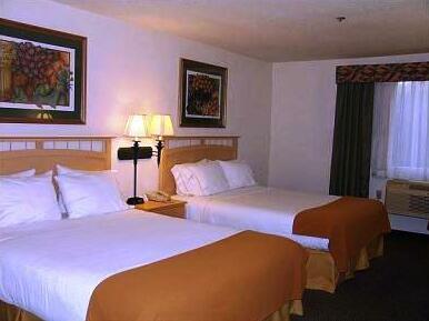 Holiday Inn Express Hotel Union City - Photo2