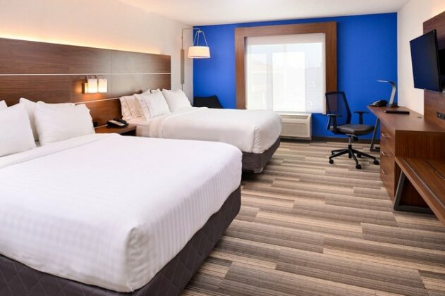 Holiday Inn Express Hotel & Suites Urbana-Champaign-U of I Area - Photo2