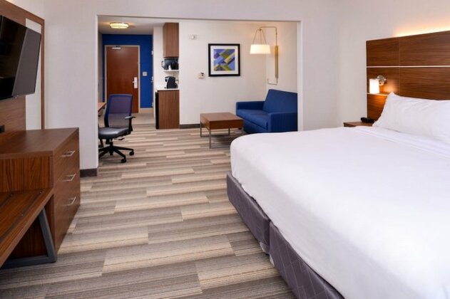 Holiday Inn Express Hotel & Suites Urbana-Champaign-U of I Area - Photo5