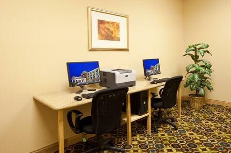 Holiday Inn Express Hotel & Suites Detroit-Utica - Photo3