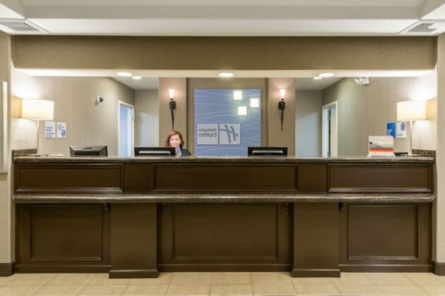 Holiday Inn Express Hotel & Suites Vacaville - Photo4