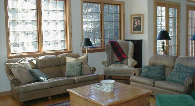 421 West Beaver Dam Circle - Photo2