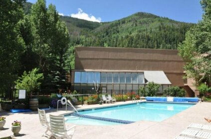 Affordable 1 Bedroom + Loft East Vail Condo 2E Shuttle and Hot Tub