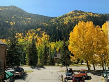 Cozy and Convenient 1 Bedroom East Vail Condo 7H Hot Tub Market Shuttle