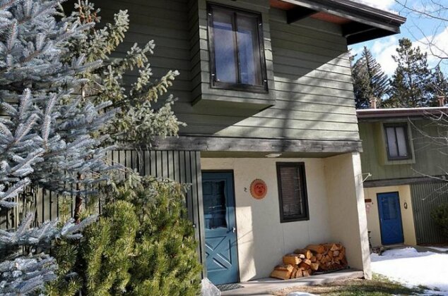 Creekside 3 Bedroom + Loft Townhome 5 located in Convenient West Vail