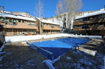 Remodeled 3 Bedroom East Vail Condo 6G w/ Hot Tub Market Free Shuttle
