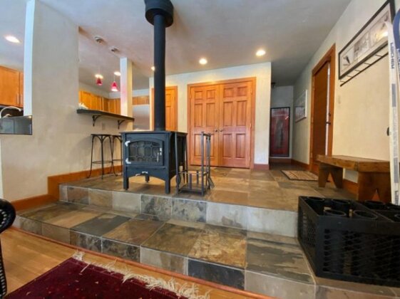 Remodeled Creekside 1 Bedroom East Vail Condo 1B Hot Tub and Market - Photo3