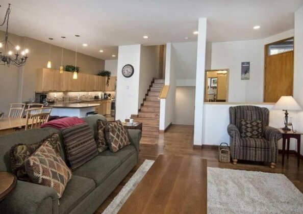 Savoy Villas 2D Condo - Photo4
