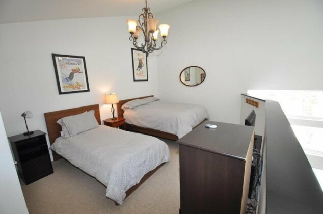 Spacious 1 Bedroom + Loft Remodeled East Vail Condo 7K Hot Tub & Market