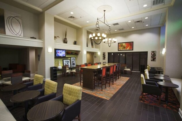 Hampton Inn & Suites Valdosta/Conference Center - Photo3