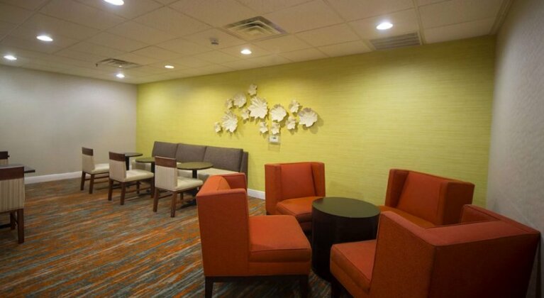 Hampton Inn & Suites Valdosta/Conference Center - Photo4