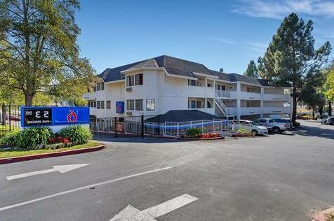 Red Roof Inn & Suites Vallejo - Photo2