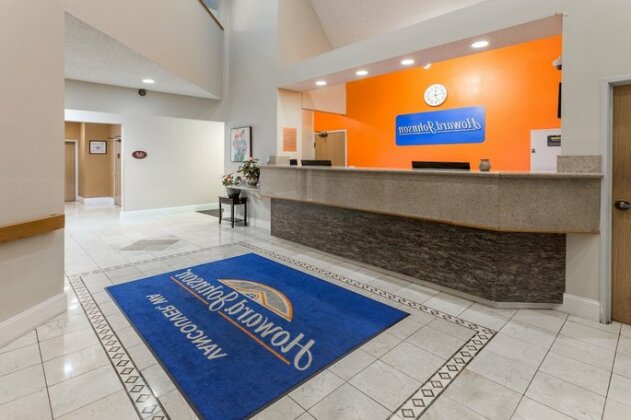 Howard Johnson by Wyndham Vancouver Hotel & Suites - Photo2