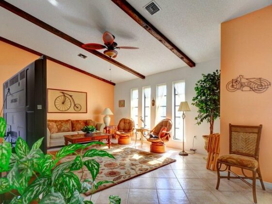 Circle Drive Home by Vacation Rental Pros - Photo5