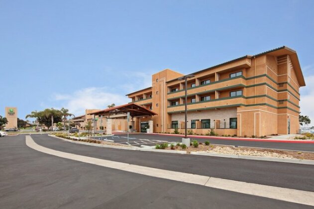 Holiday Inn Express & Suites Ventura Harbor - Photo2