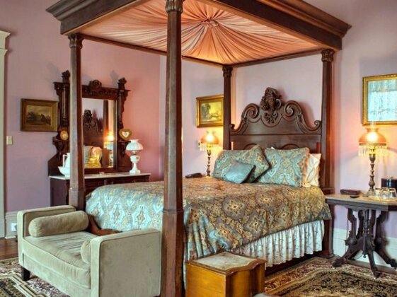 Corners Mansion Inn - A Bed and Breakfast - Photo2