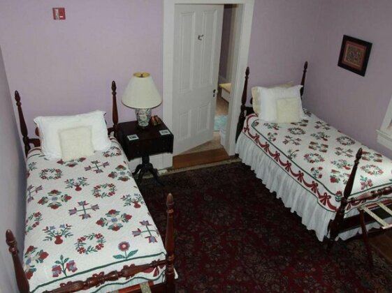 Corners Mansion Inn - A Bed and Breakfast - Photo3