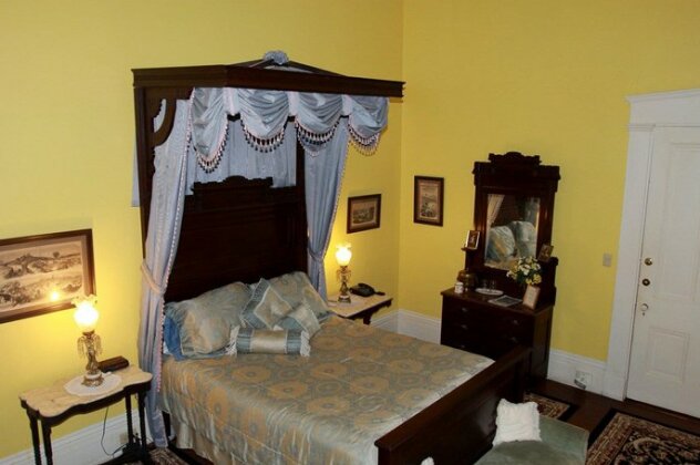 Corners Mansion Inn - A Bed and Breakfast - Photo5