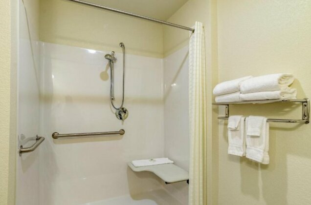 Cobblestone Hotel and Suites Victor - Photo2