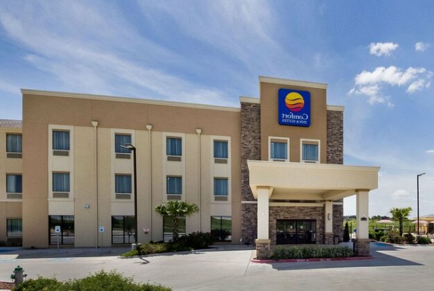 Comfort Inn & Suites Victoria North - Photo2