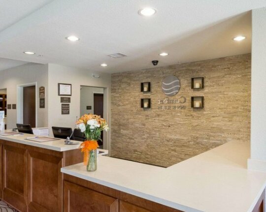 Comfort Inn & Suites Victoria North - Photo5