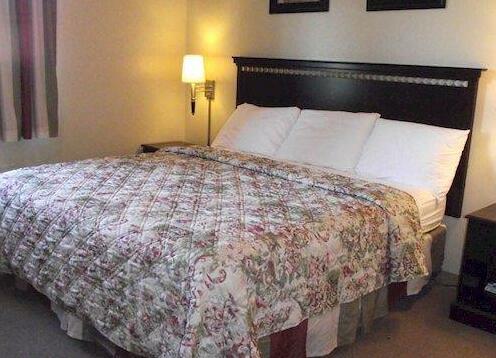 Crossroads Inn & Suites Victoria - Photo4