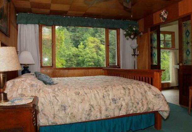 McKenzie River Inn Retreat for the arts and Cabins - Photo5