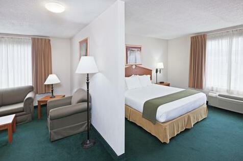 Holiday Inn Express Hotel & Suites Vinita - Photo5