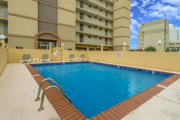 Travelodge by Wyndham Suites Virginia Beach Oceanfront - Photo3