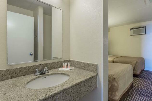 Travelodge by Wyndham Suites Virginia Beach Oceanfront - Photo4