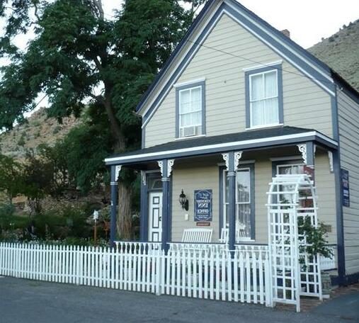 Edith Palmer's Country Inn Historical Bed & Breakfast