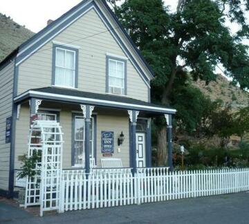 Edith Palmer's Country Inn Historical Bed & Breakfast