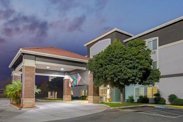 La Quinta Inn & Suites Visalia Sequoia Gateway