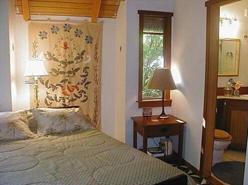 Boy & Debra's Place - Photo3