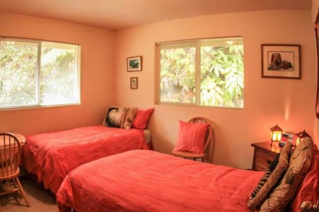 Cymbidium Cottage - Photo2