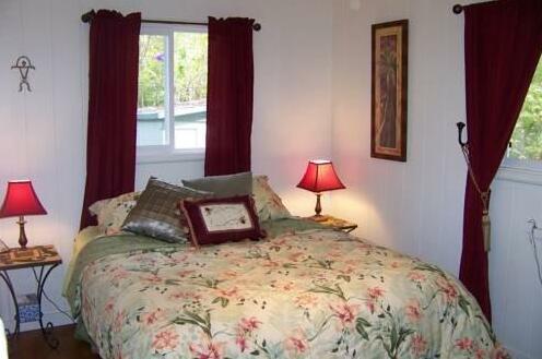 Kilauea Garden Cottage - Photo2